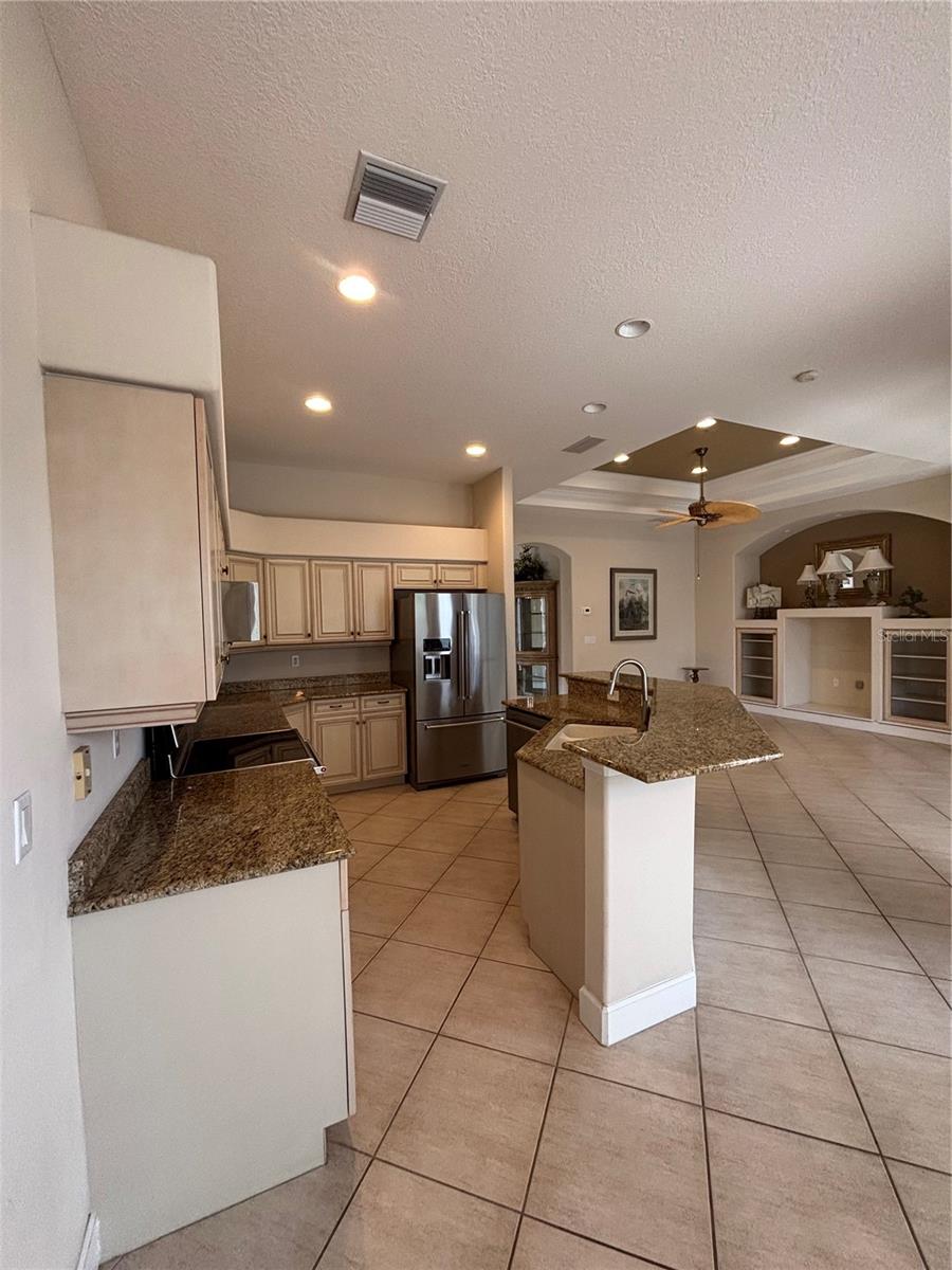 Image 9 of 40 For 132 Amora Avenue