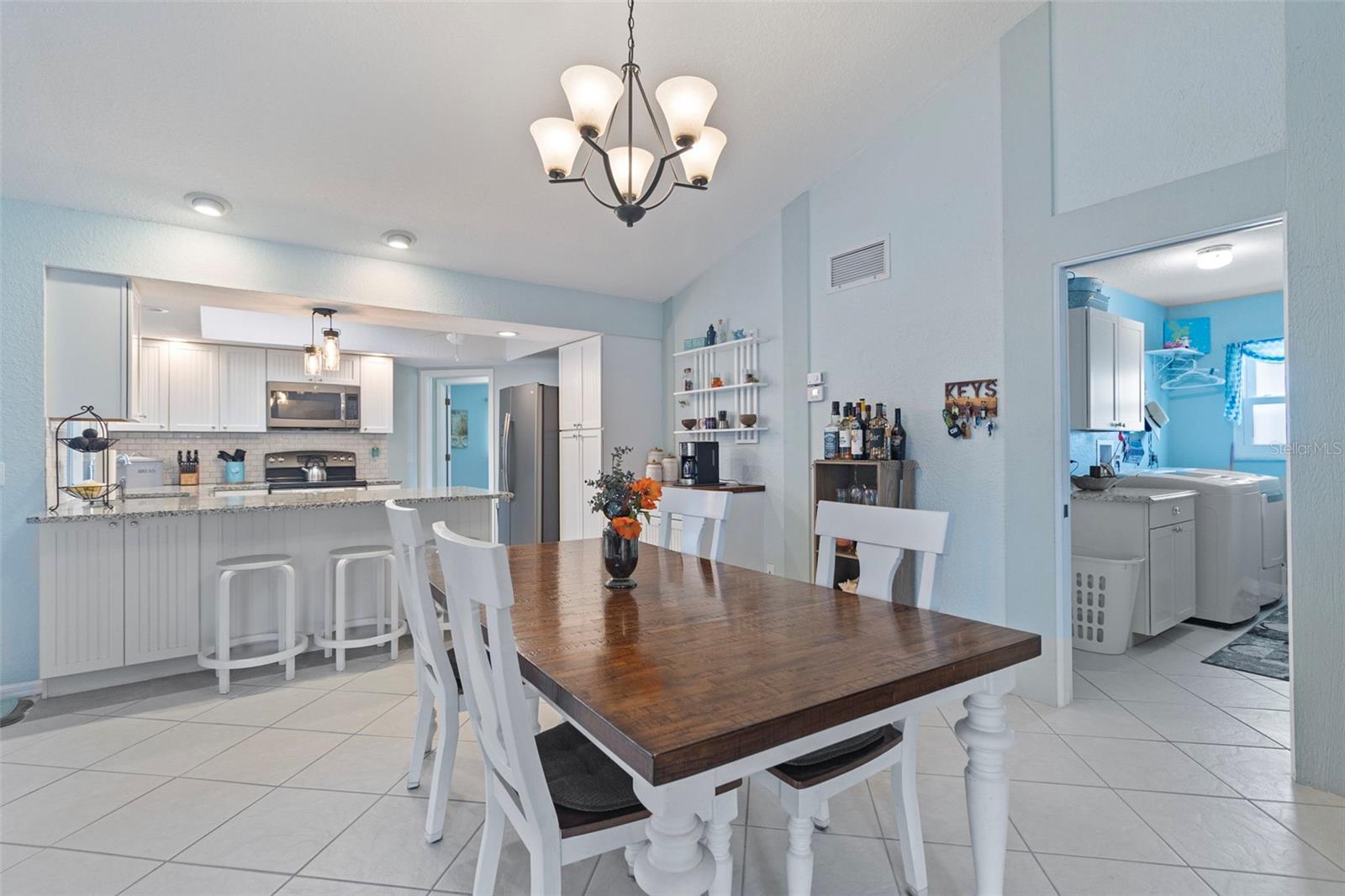 Image 10 of 61 For 22417 Glen Avenue