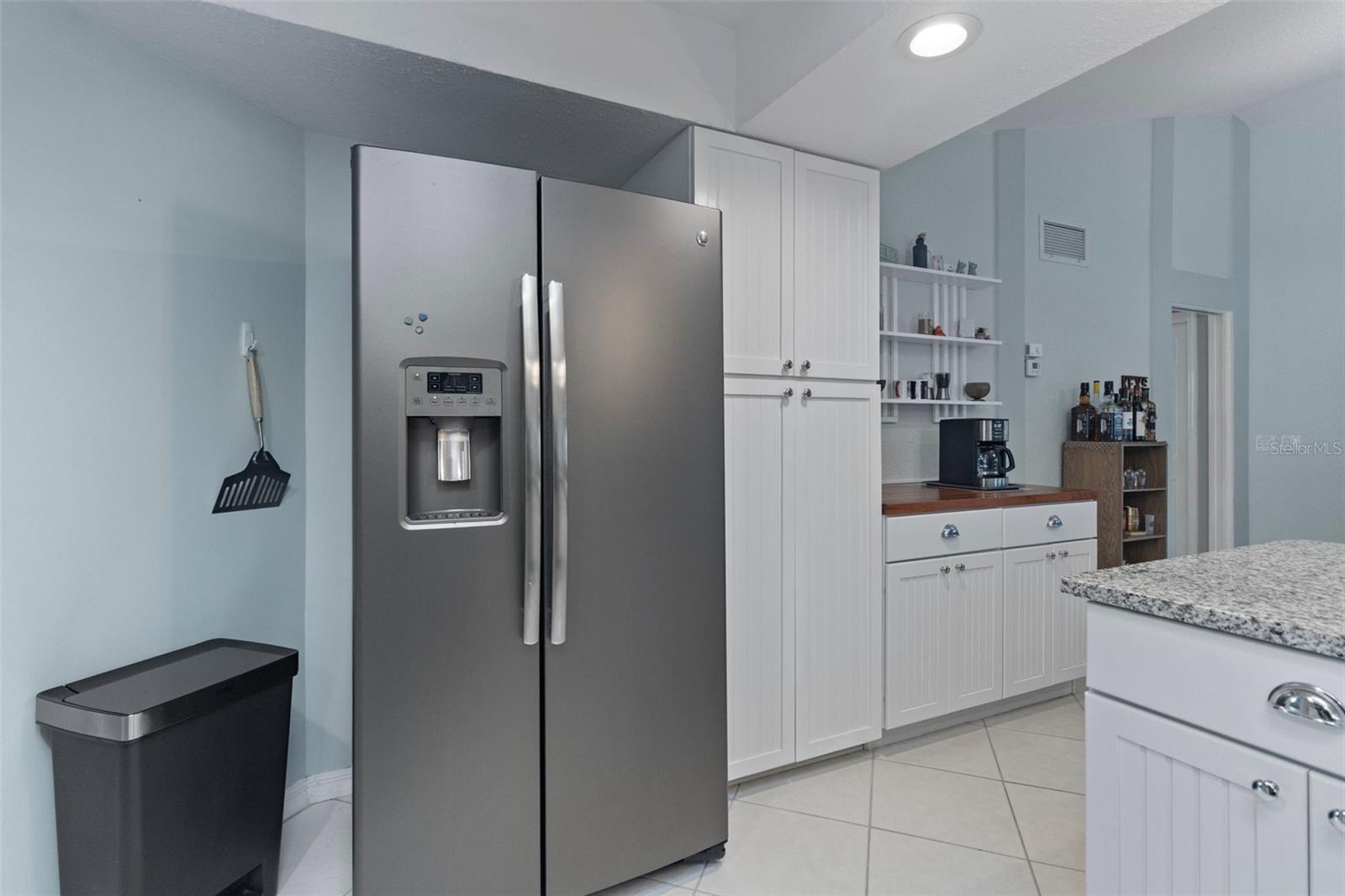 Image 14 of 61 For 22417 Glen Avenue