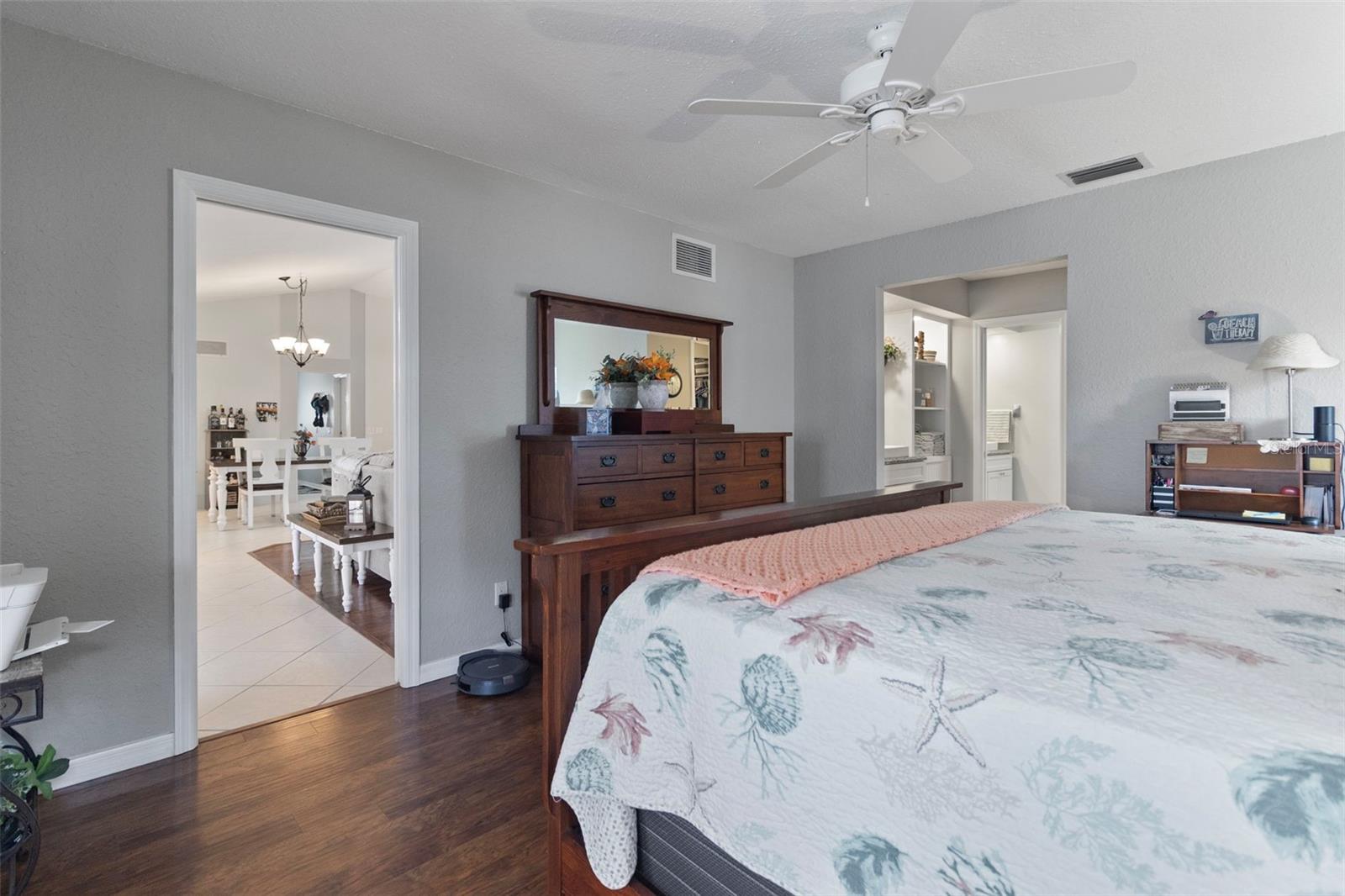 Image 16 of 61 For 22417 Glen Avenue