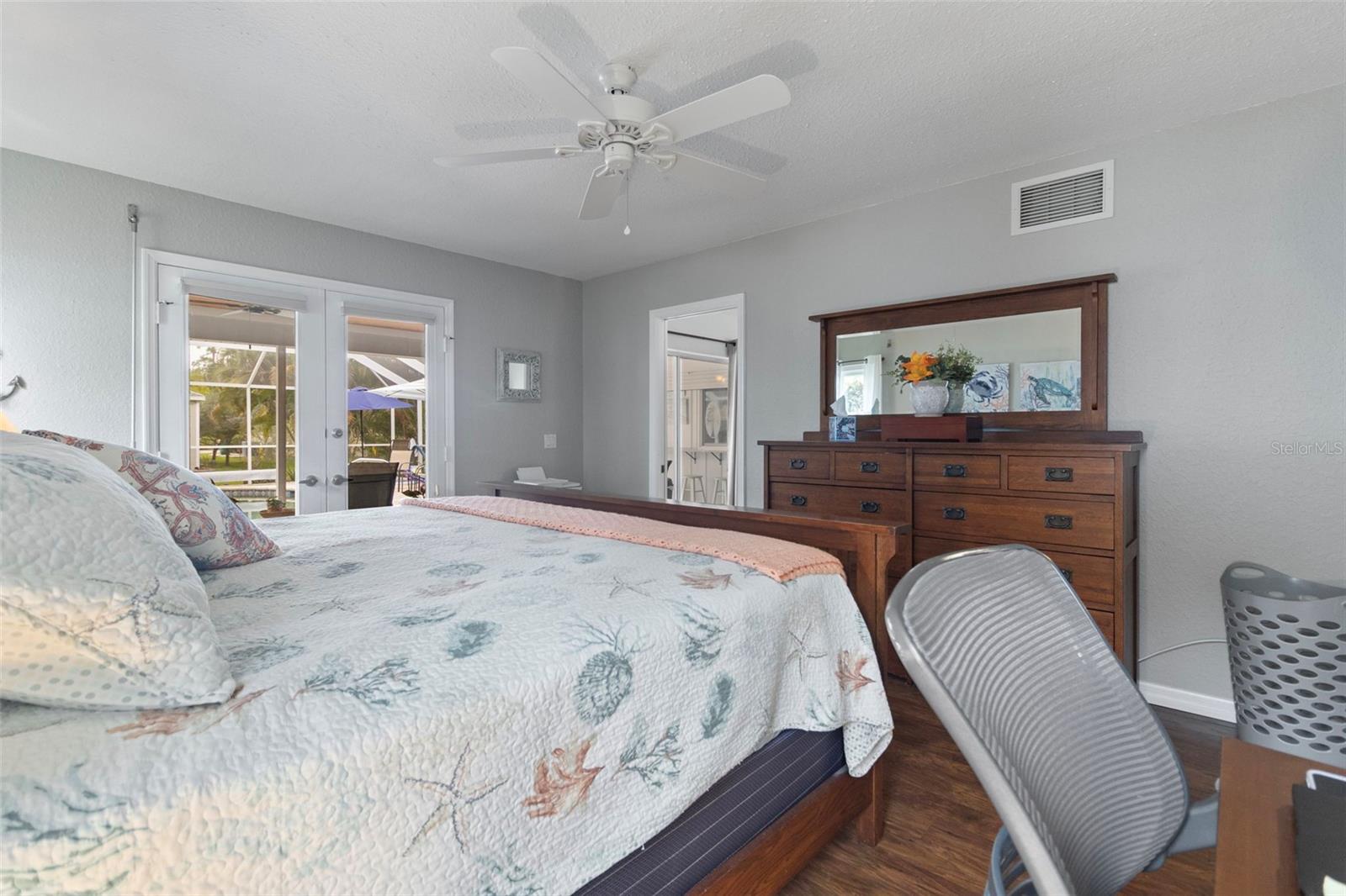 Image 18 of 61 For 22417 Glen Avenue