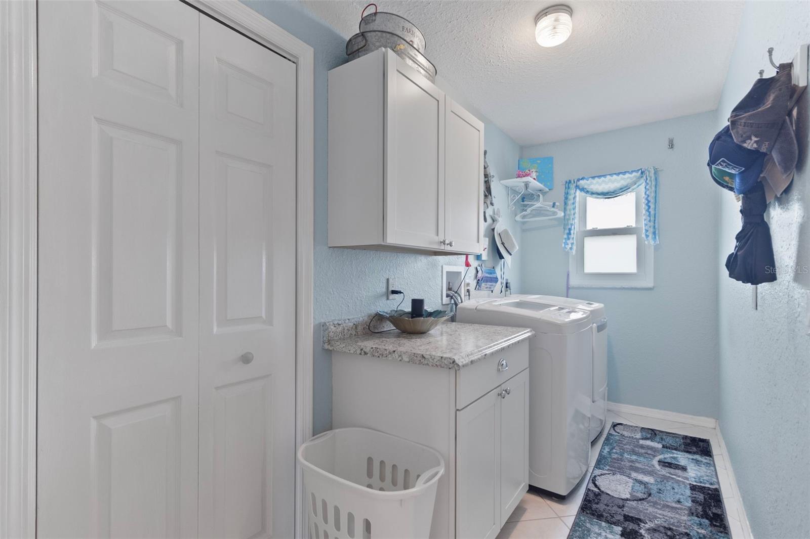 Image 24 of 61 For 22417 Glen Avenue