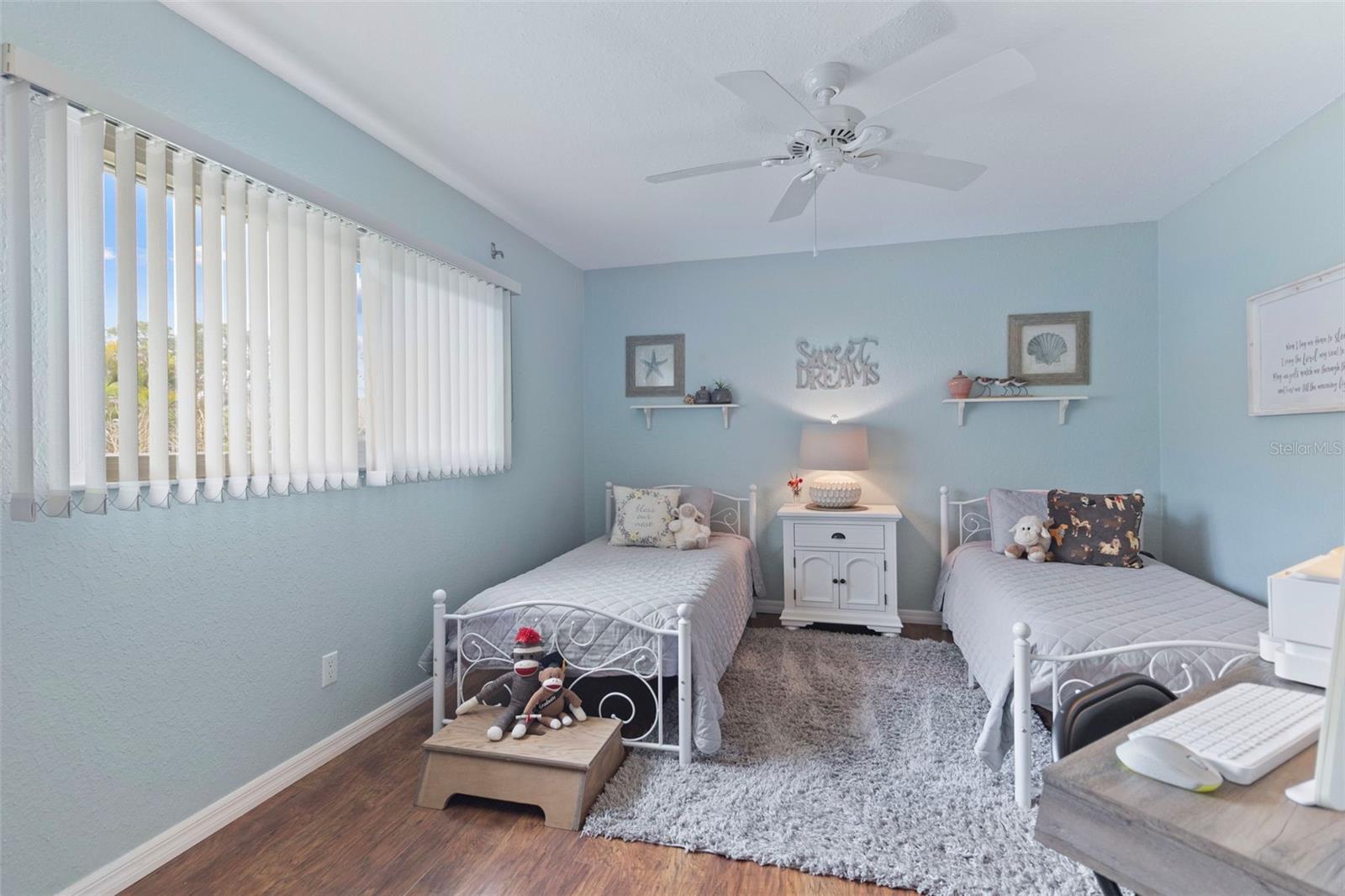 Image 27 of 61 For 22417 Glen Avenue