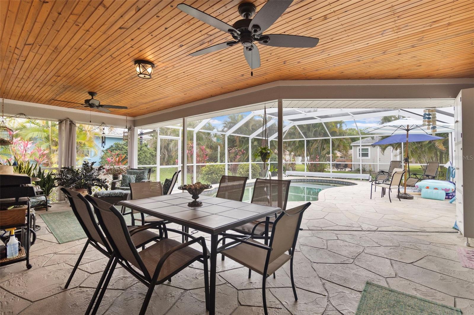 Image 31 of 61 For 22417 Glen Avenue