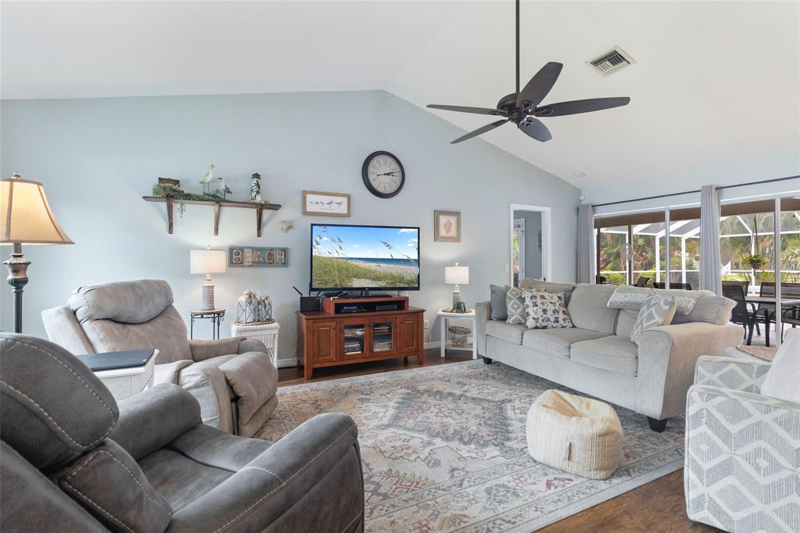 Image 6 of 61 For 22417 Glen Avenue