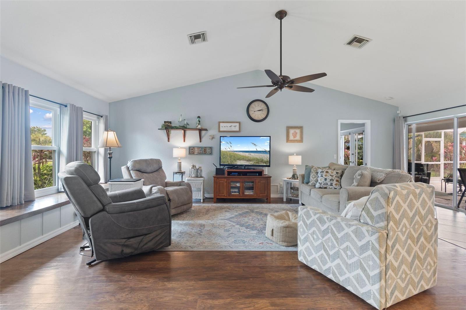 Image 7 of 61 For 22417 Glen Avenue