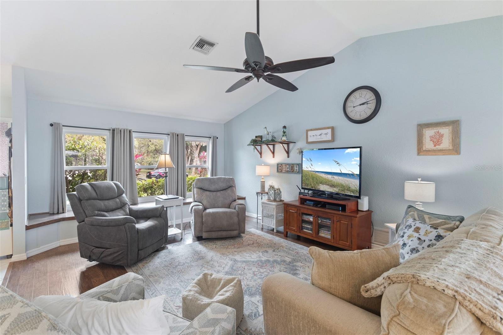 Image 8 of 61 For 22417 Glen Avenue