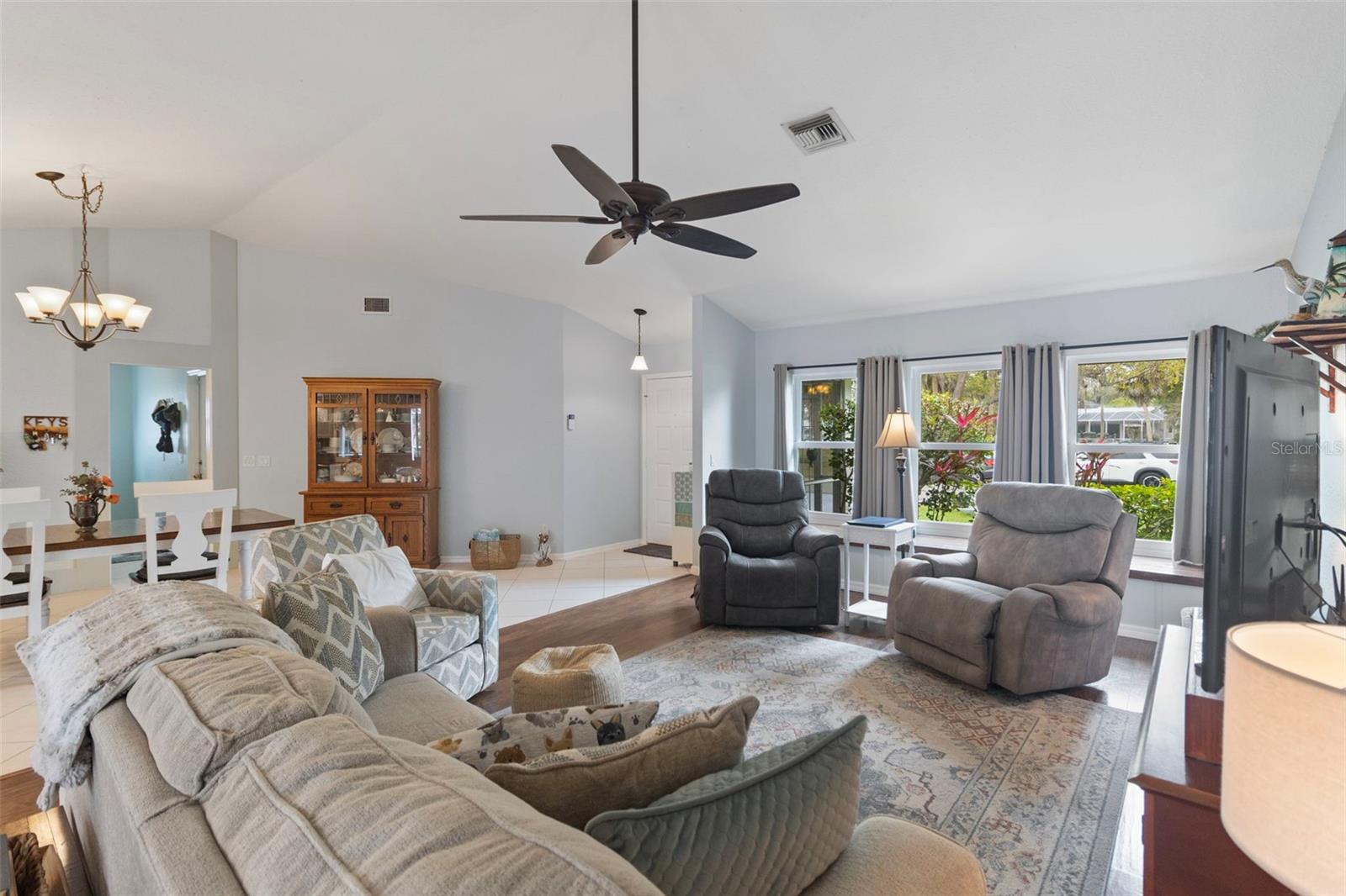 Image 9 of 61 For 22417 Glen Avenue