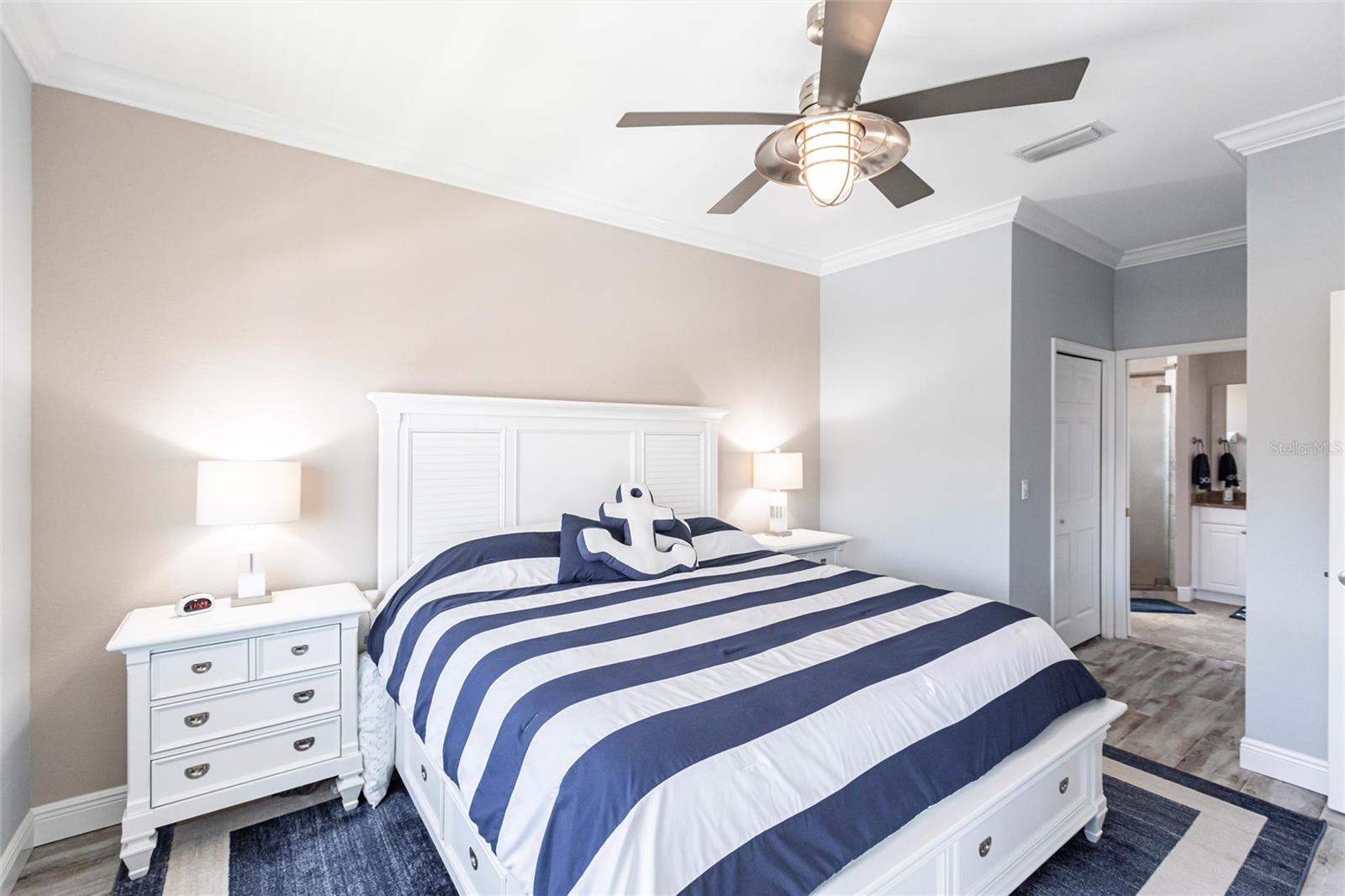 Image 11 of 33 For 2002 Bal Harbor Boulevard 1022