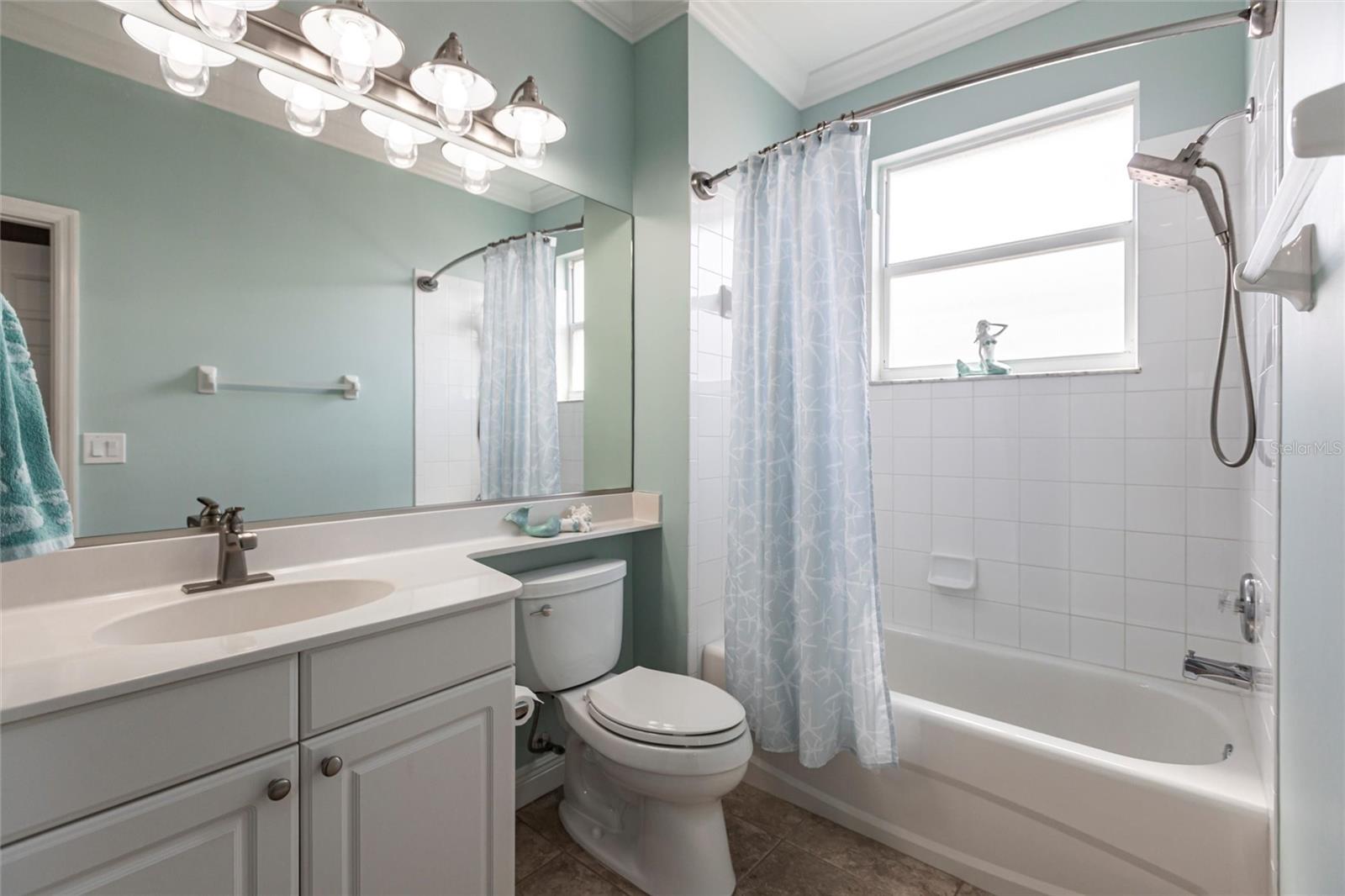 Image 16 of 33 For 2002 Bal Harbor Boulevard 1022