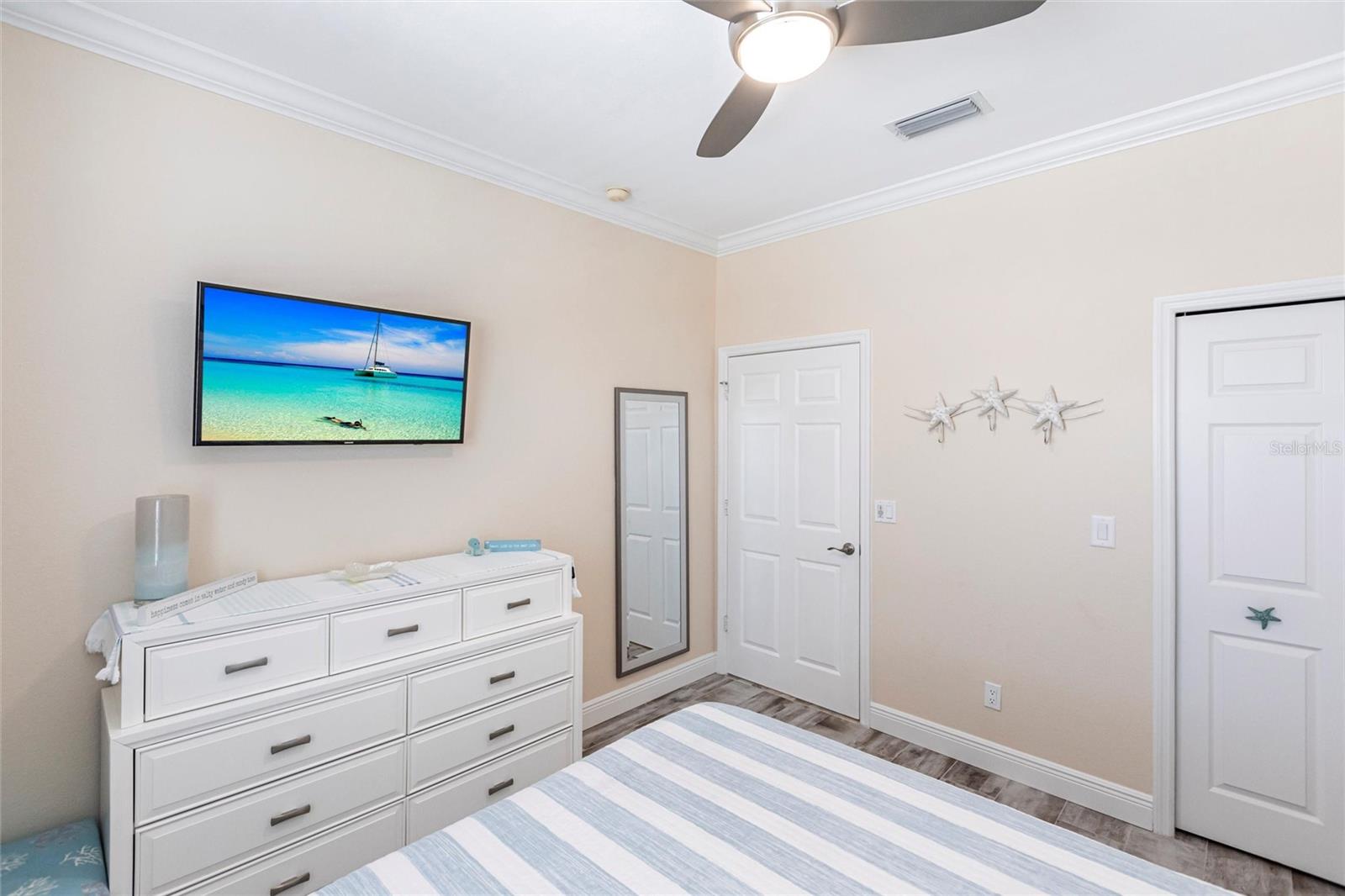 Image 18 of 33 For 2002 Bal Harbor Boulevard 1022