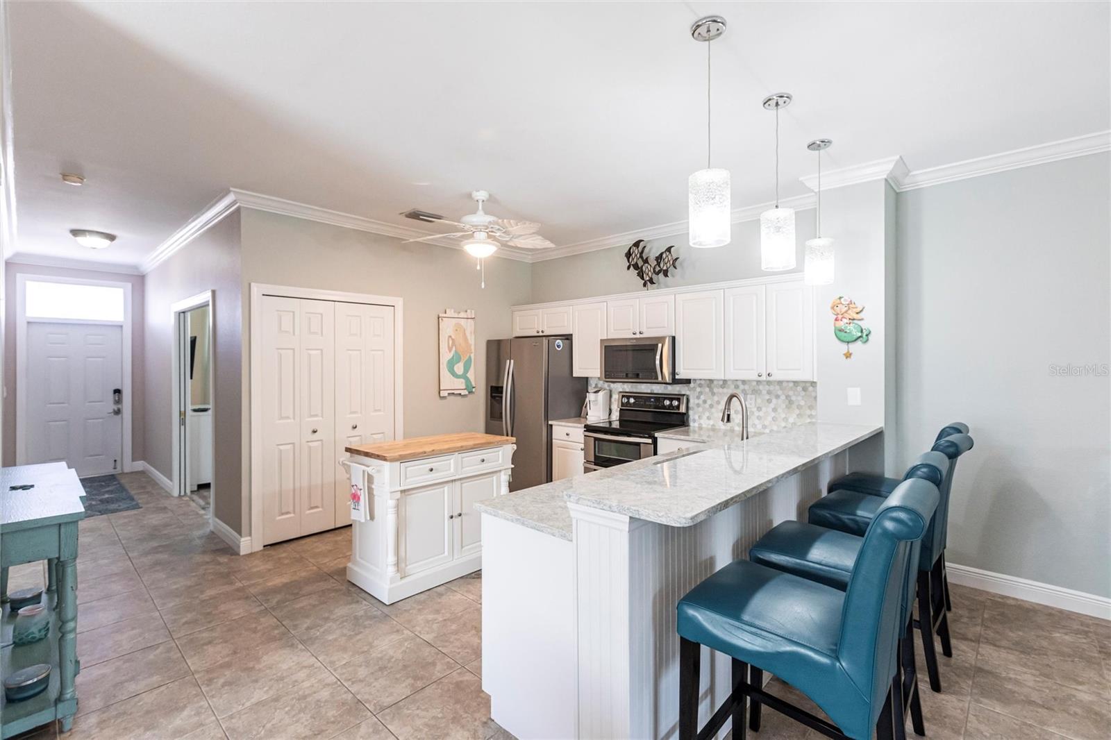 Image 4 of 33 For 2002 Bal Harbor Boulevard 1022