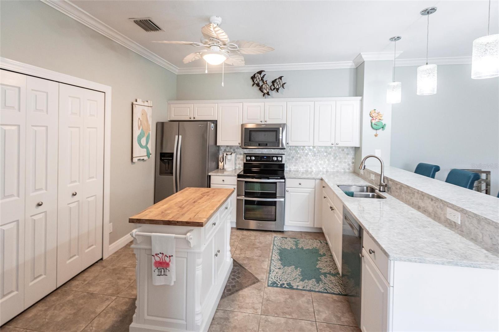 Image 5 of 33 For 2002 Bal Harbor Boulevard 1022