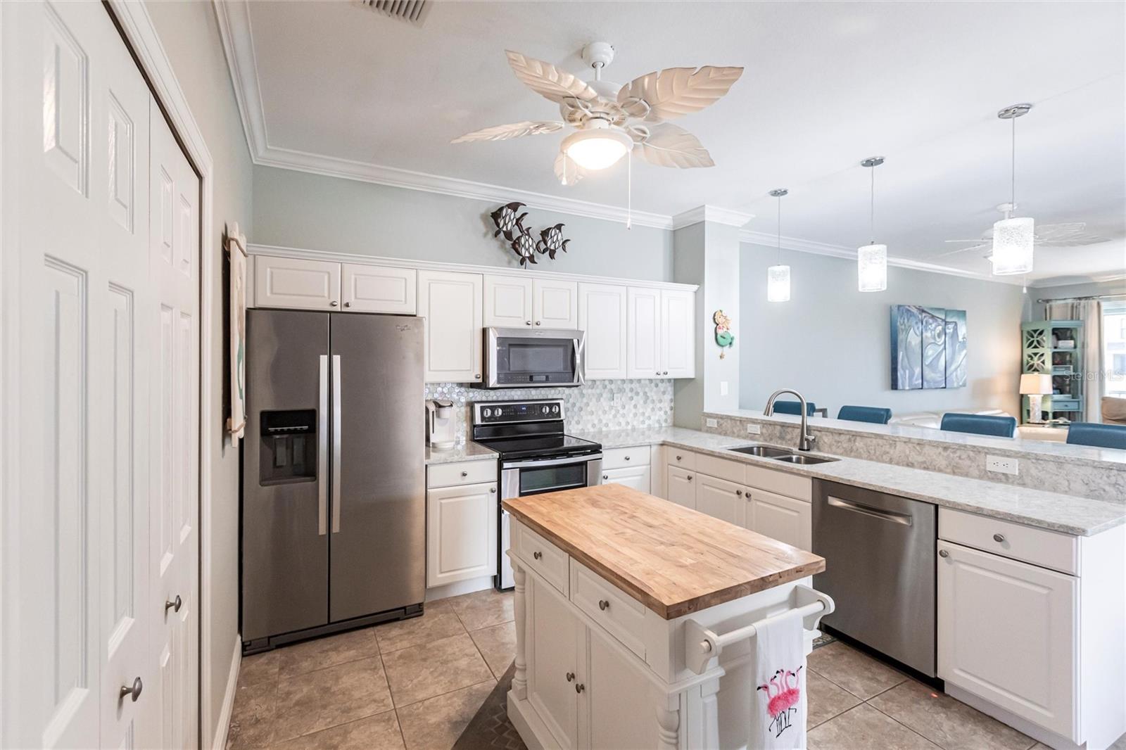 Image 6 of 33 For 2002 Bal Harbor Boulevard 1022