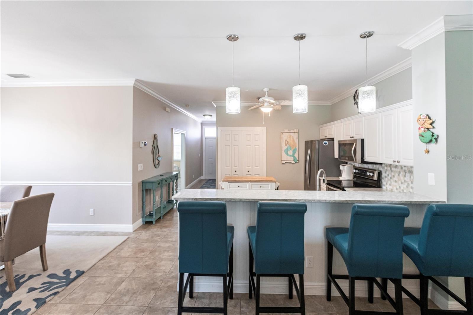 Image 7 of 33 For 2002 Bal Harbor Boulevard 1022