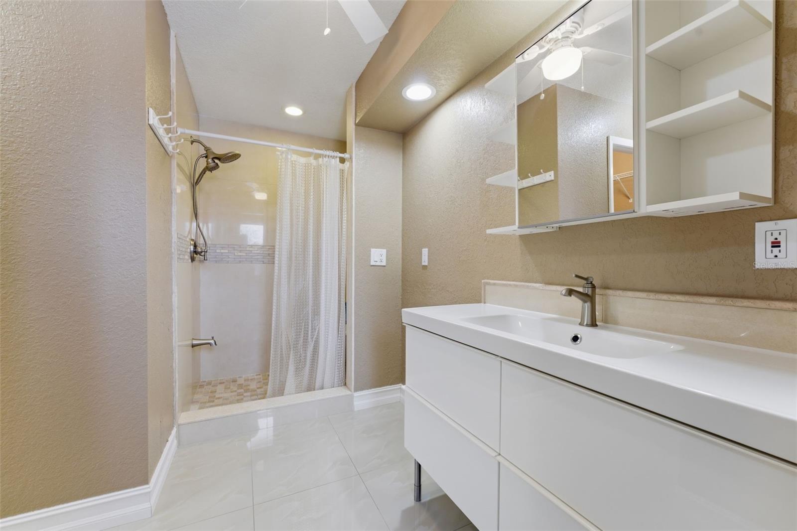 Image 13 of 25 For 27300 San Carlos Drive