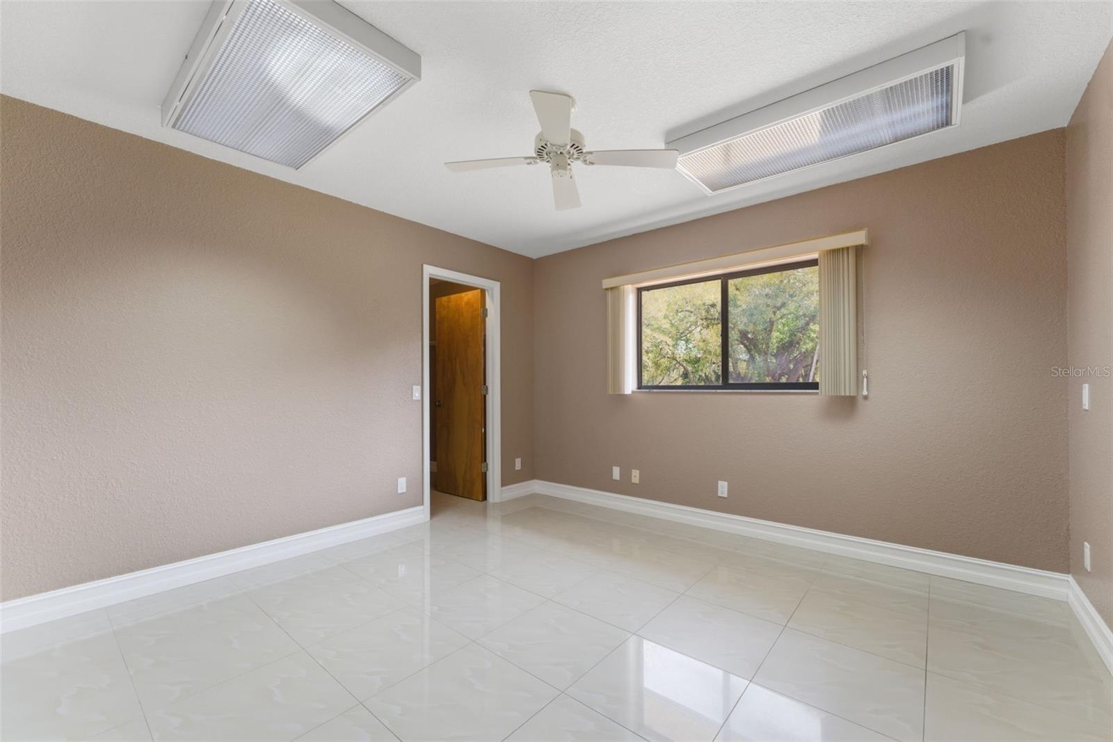 Image 17 of 25 For 27300 San Carlos Drive