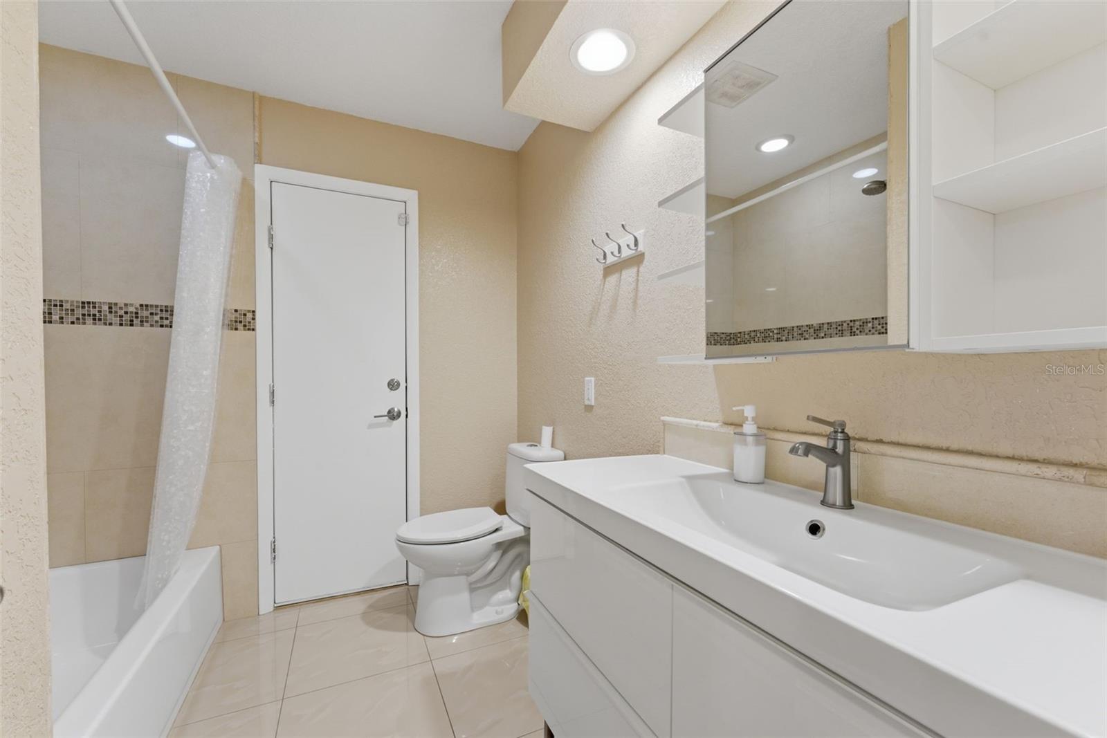 Image 18 of 25 For 27300 San Carlos Drive