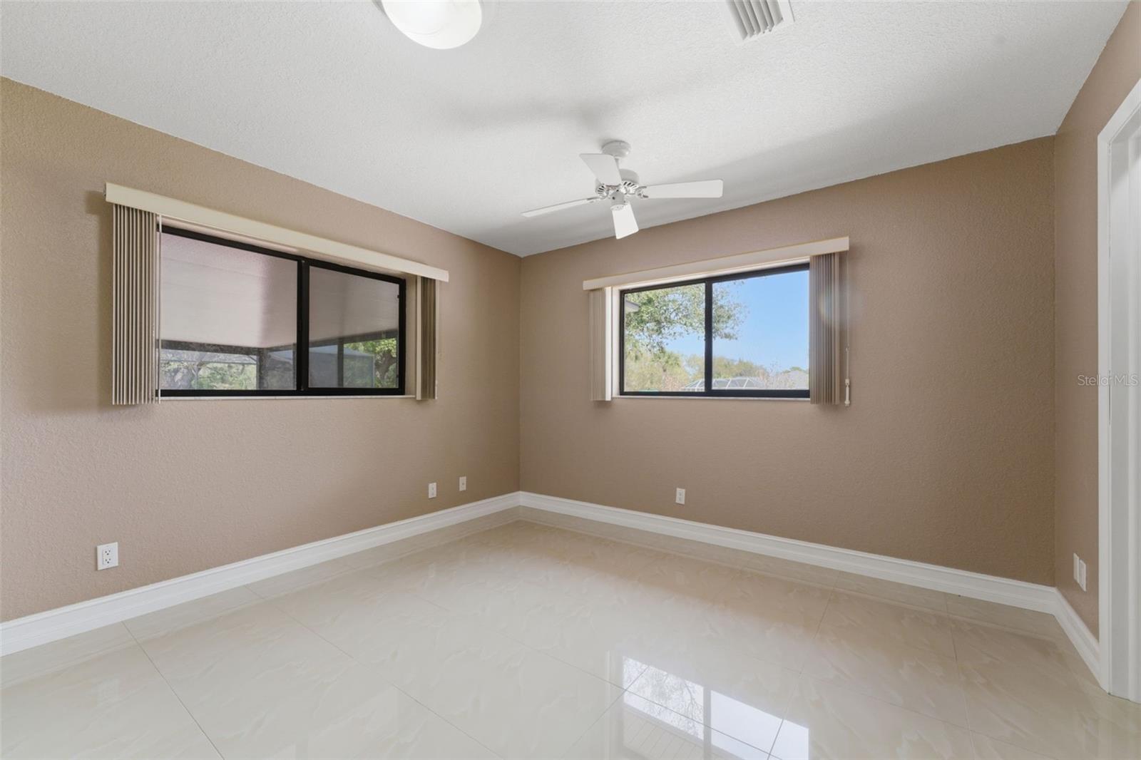 Image 19 of 25 For 27300 San Carlos Drive