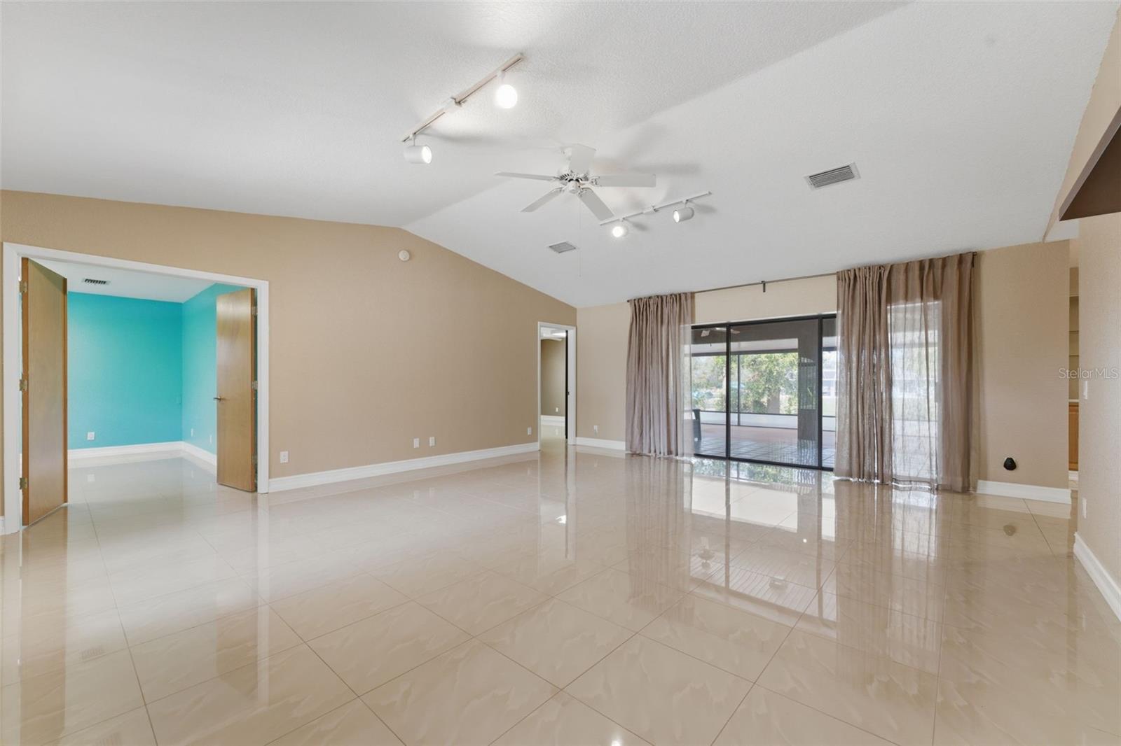 Image 4 of 25 For 27300 San Carlos Drive