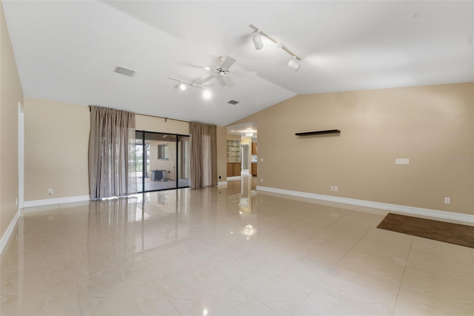 Image 6 of 25 For 27300 San Carlos Drive