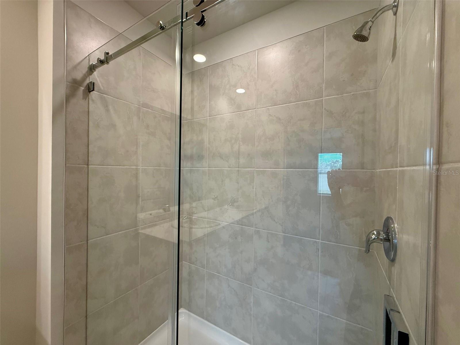 Image 21 of 27 For 9404 Sunbeam Circle