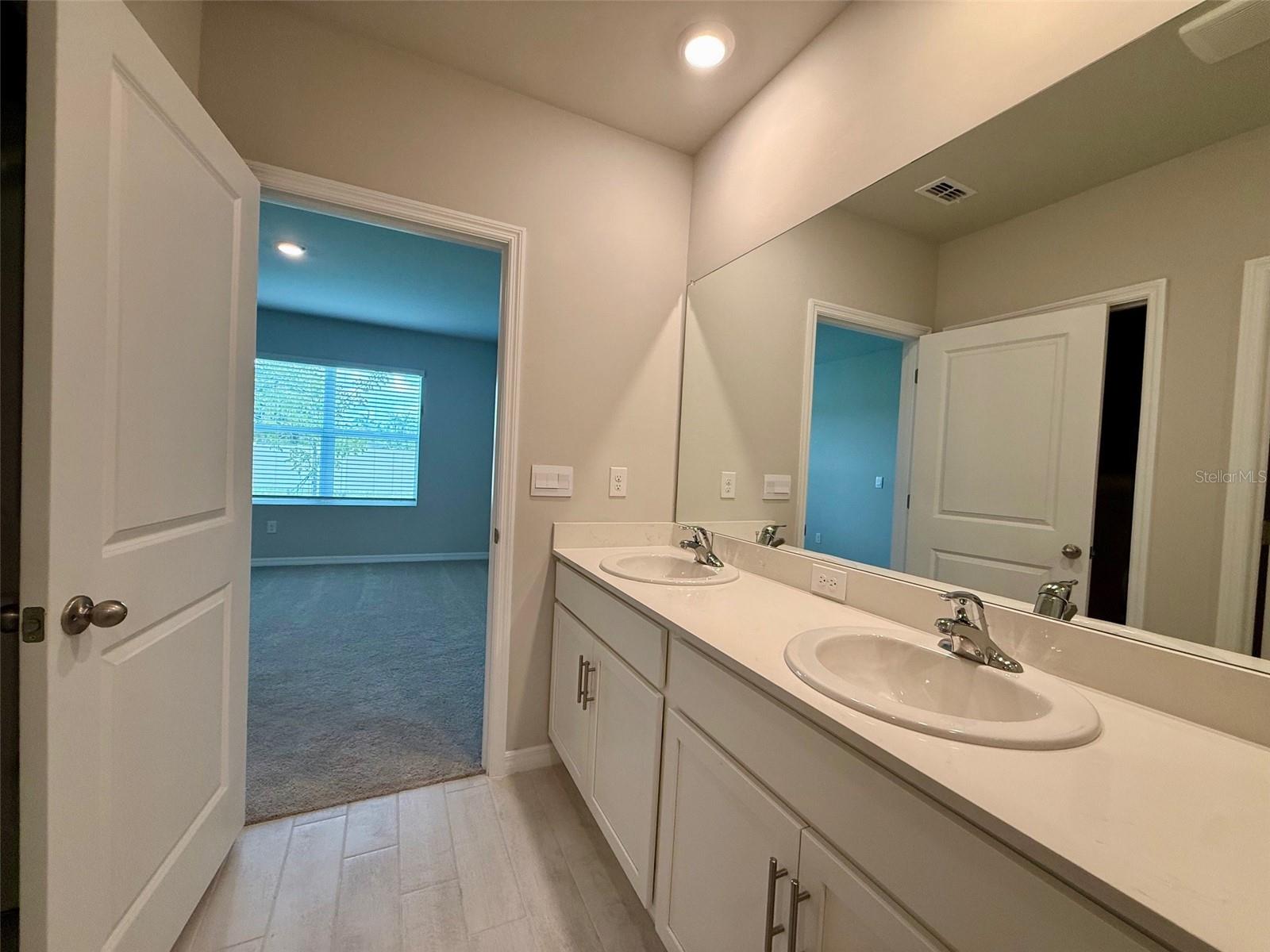 Image 23 of 27 For 9404 Sunbeam Circle