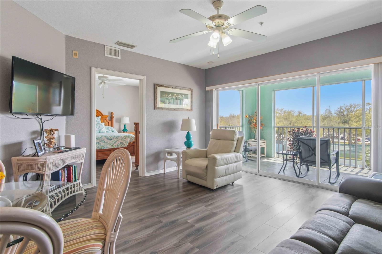 Image 26 of 54 For 19385 Water Oak Drive 304