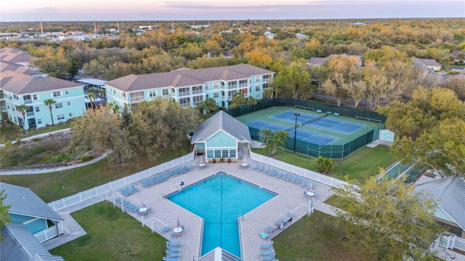 Image 3 of 54 For 19385 Water Oak Drive 304