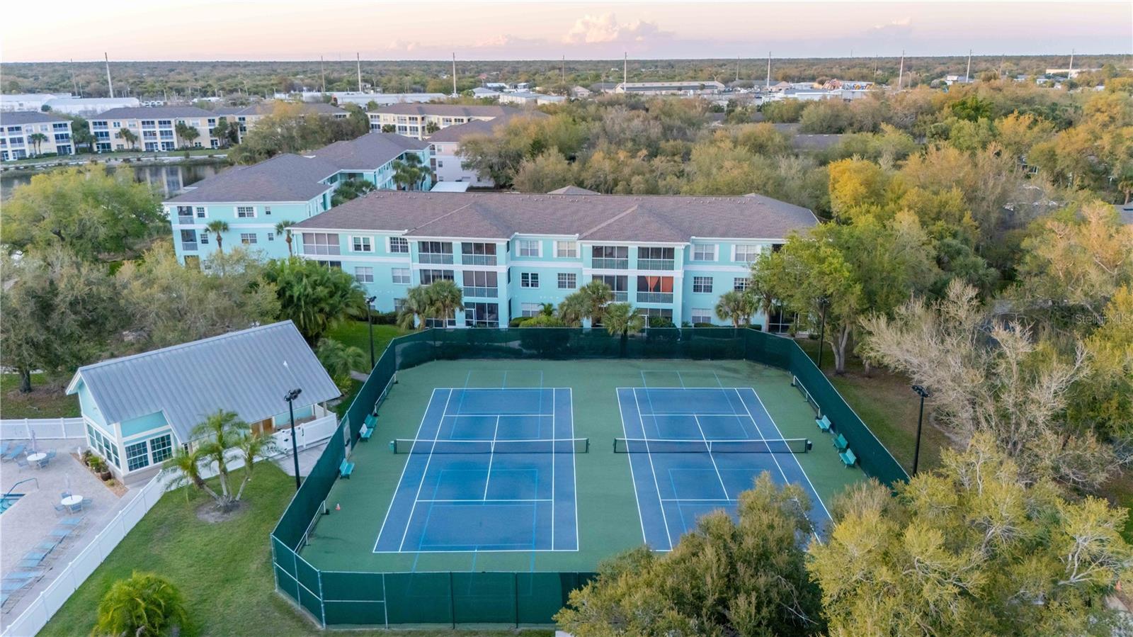 Image 4 of 54 For 19385 Water Oak Drive 304