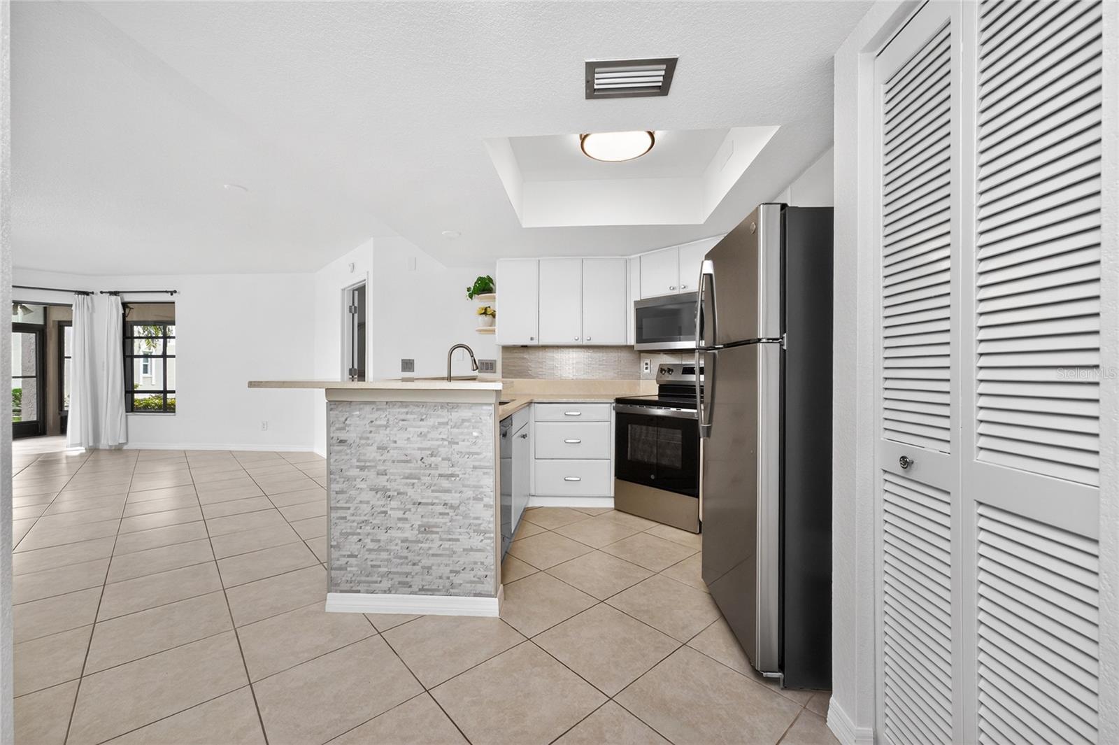 Image 11 of 38 For 2601 Marion Avenue 42a