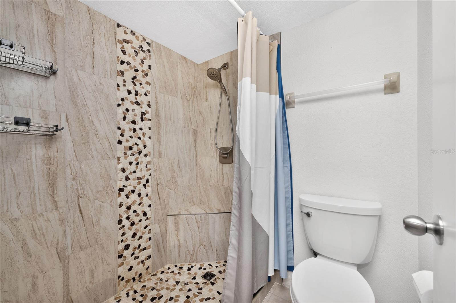 Image 17 of 38 For 2601 Marion Avenue 42a