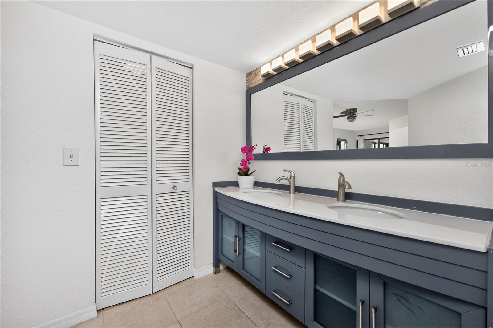 Image 18 of 38 For 2601 Marion Avenue 42a