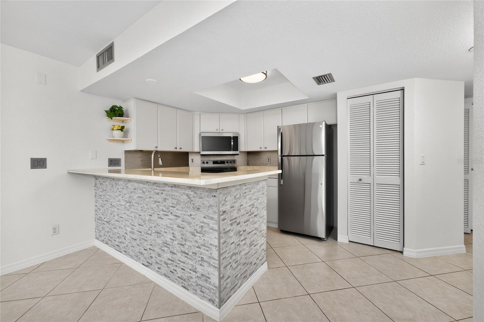 Image 9 of 38 For 2601 Marion Avenue 42a