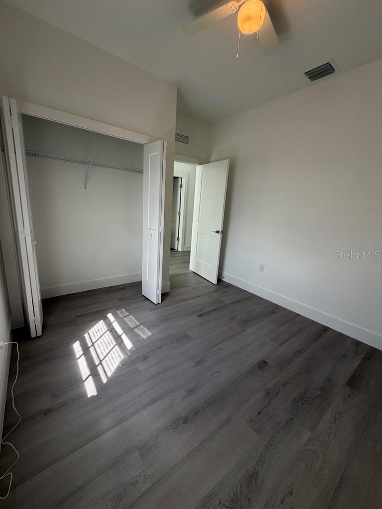 Image 12 of 29 For 723 Ivan Avenue S