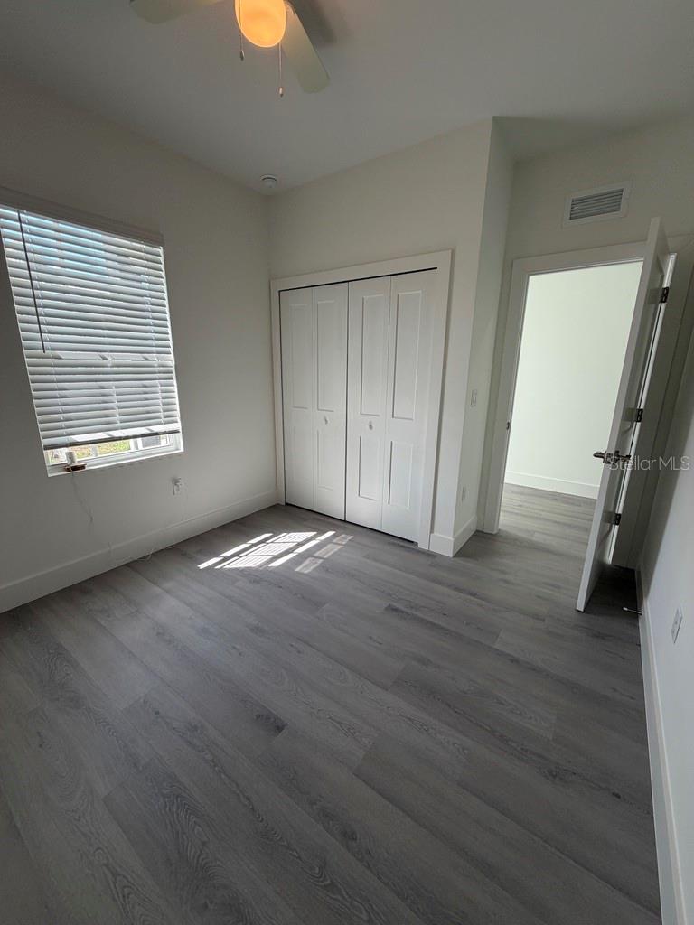 Image 13 of 29 For 723 Ivan Avenue S