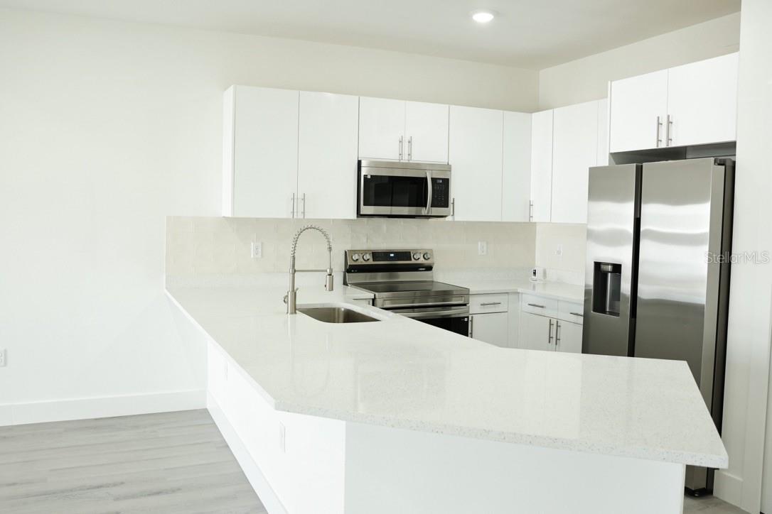 Image 6 of 29 For 723 Ivan Avenue S