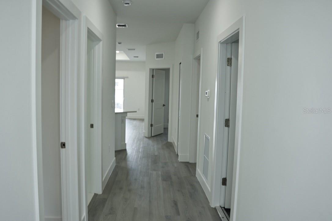 Image 9 of 29 For 723 Ivan Avenue S