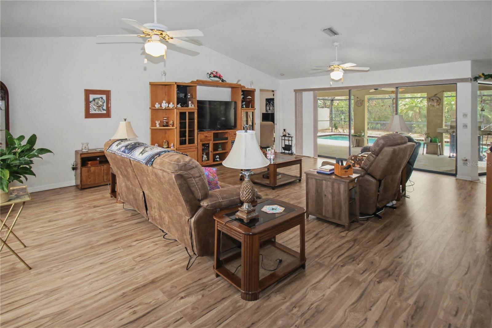 Image 3 of 16 For 191 Harrisburg Street