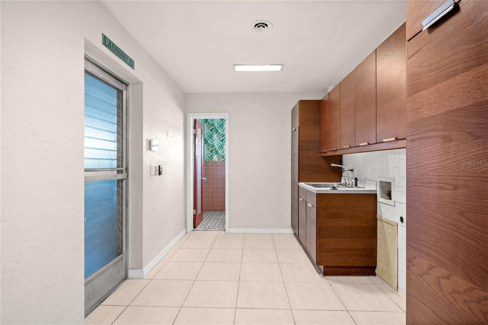 Image 11 of 25 For 801 Pinellas Point Drive S