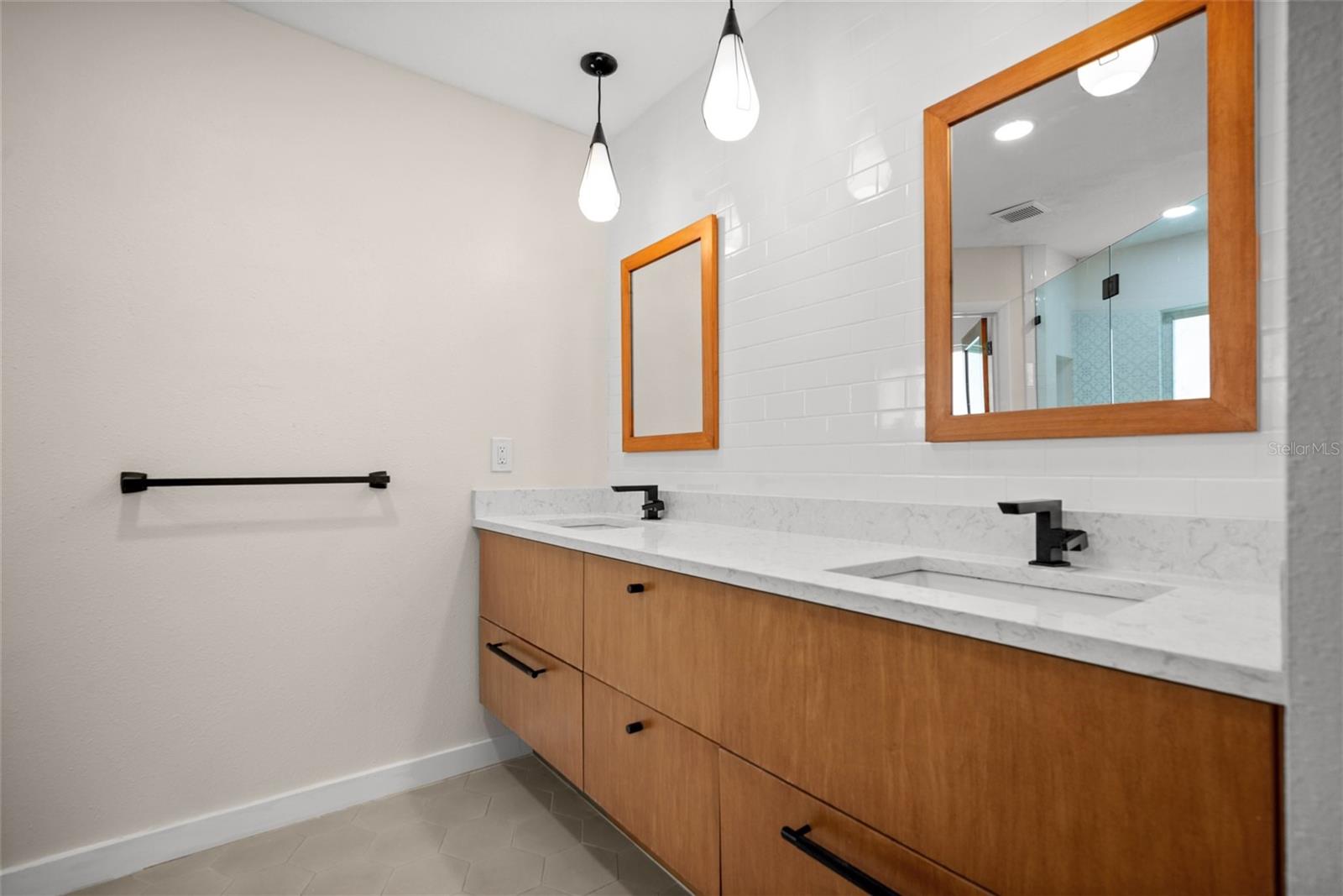 Image 20 of 25 For 801 Pinellas Point Drive S