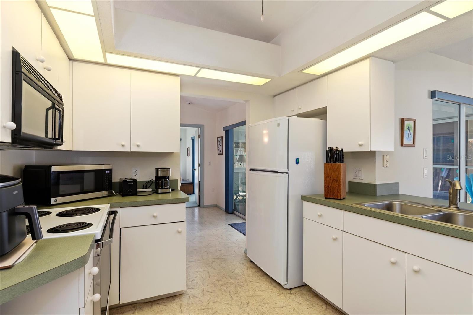 Image 3 of 51 For 921 Ohio Avenue