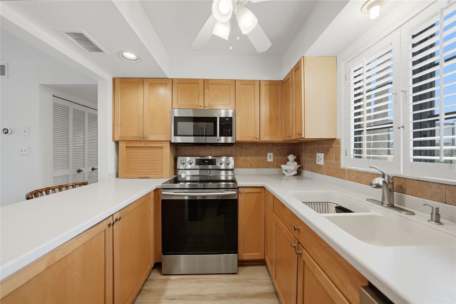 Image 12 of 100 For 208 Lewis Circle A1