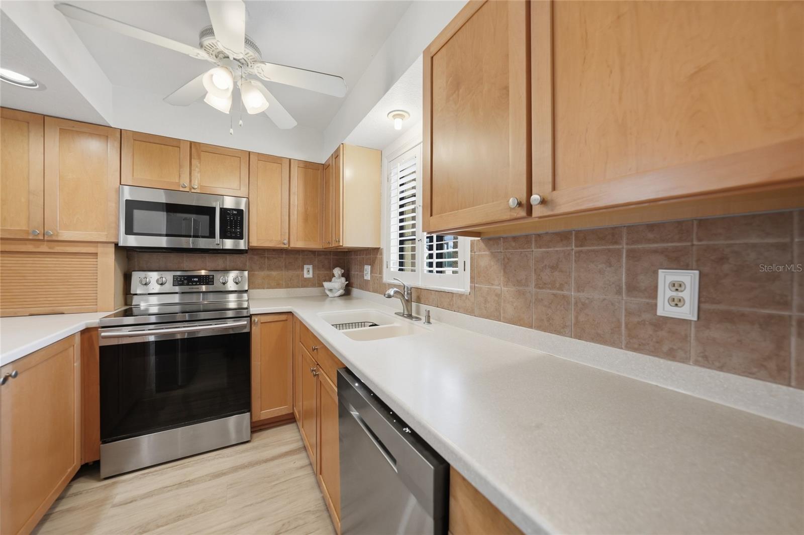 Image 13 of 100 For 208 Lewis Circle A1