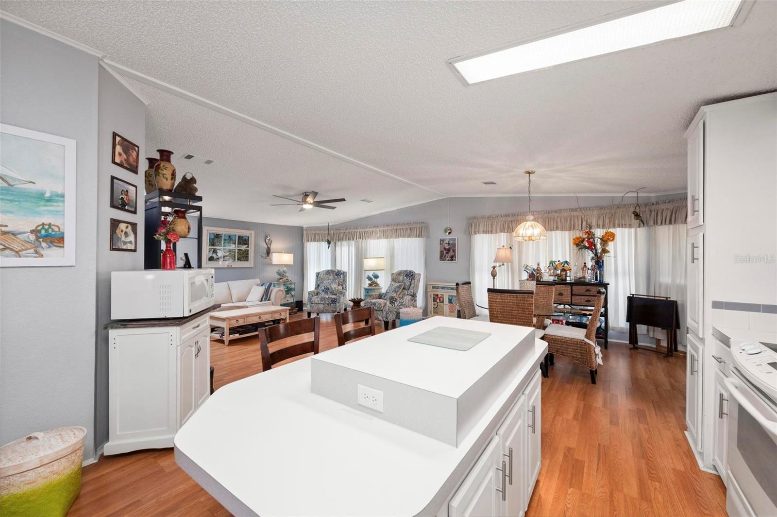 Image 10 of 68 For 1000 Kings Highway 247