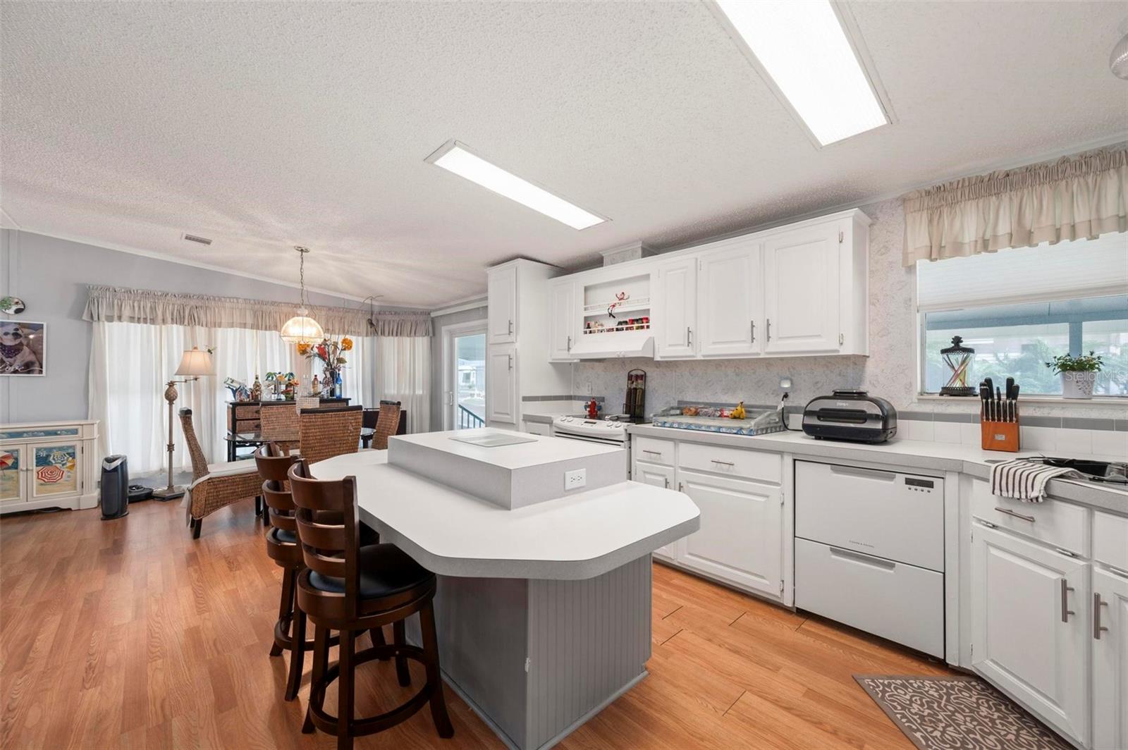 Image 11 of 68 For 1000 Kings Highway 247