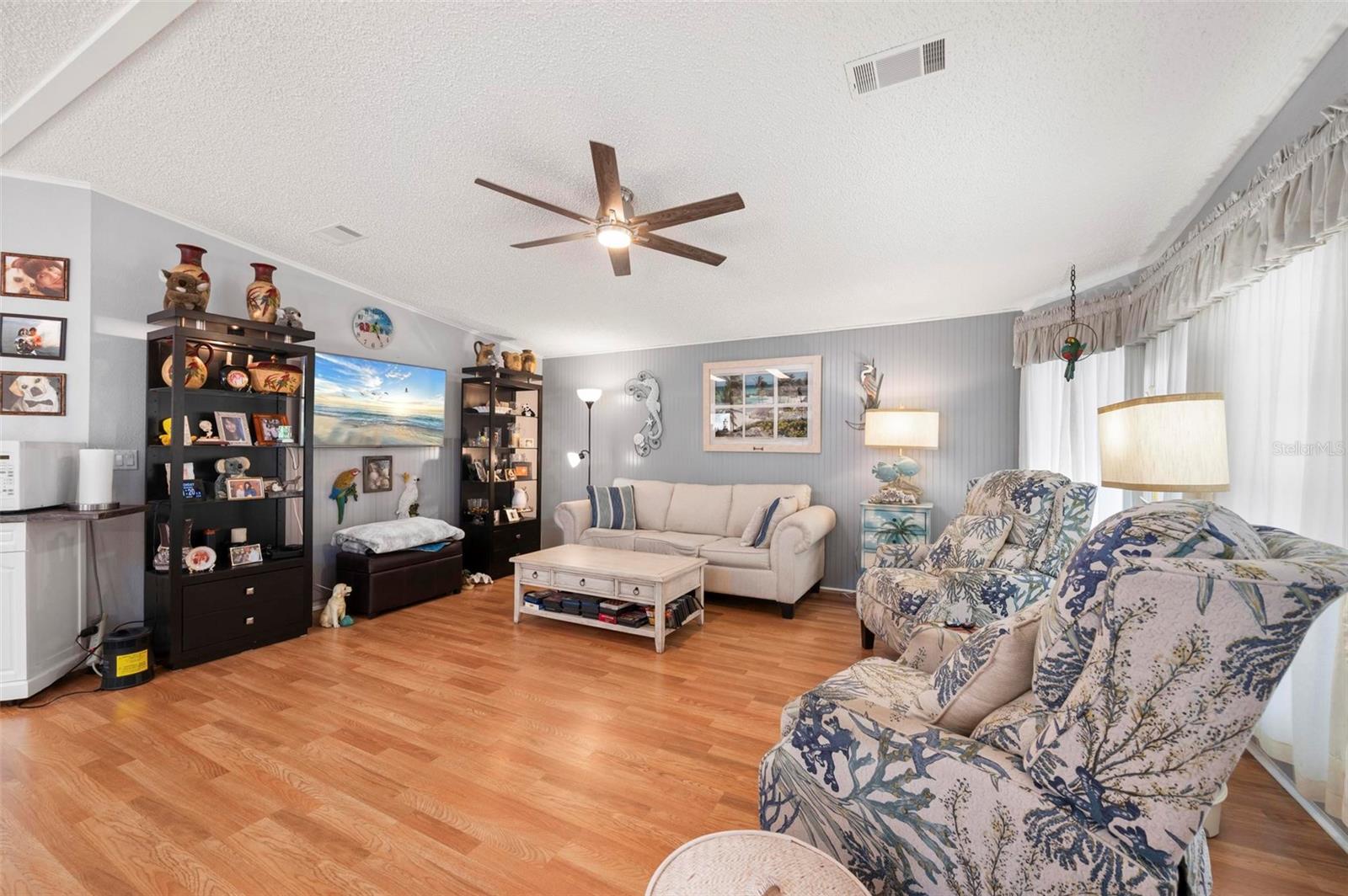 Image 17 of 68 For 1000 Kings Highway 247