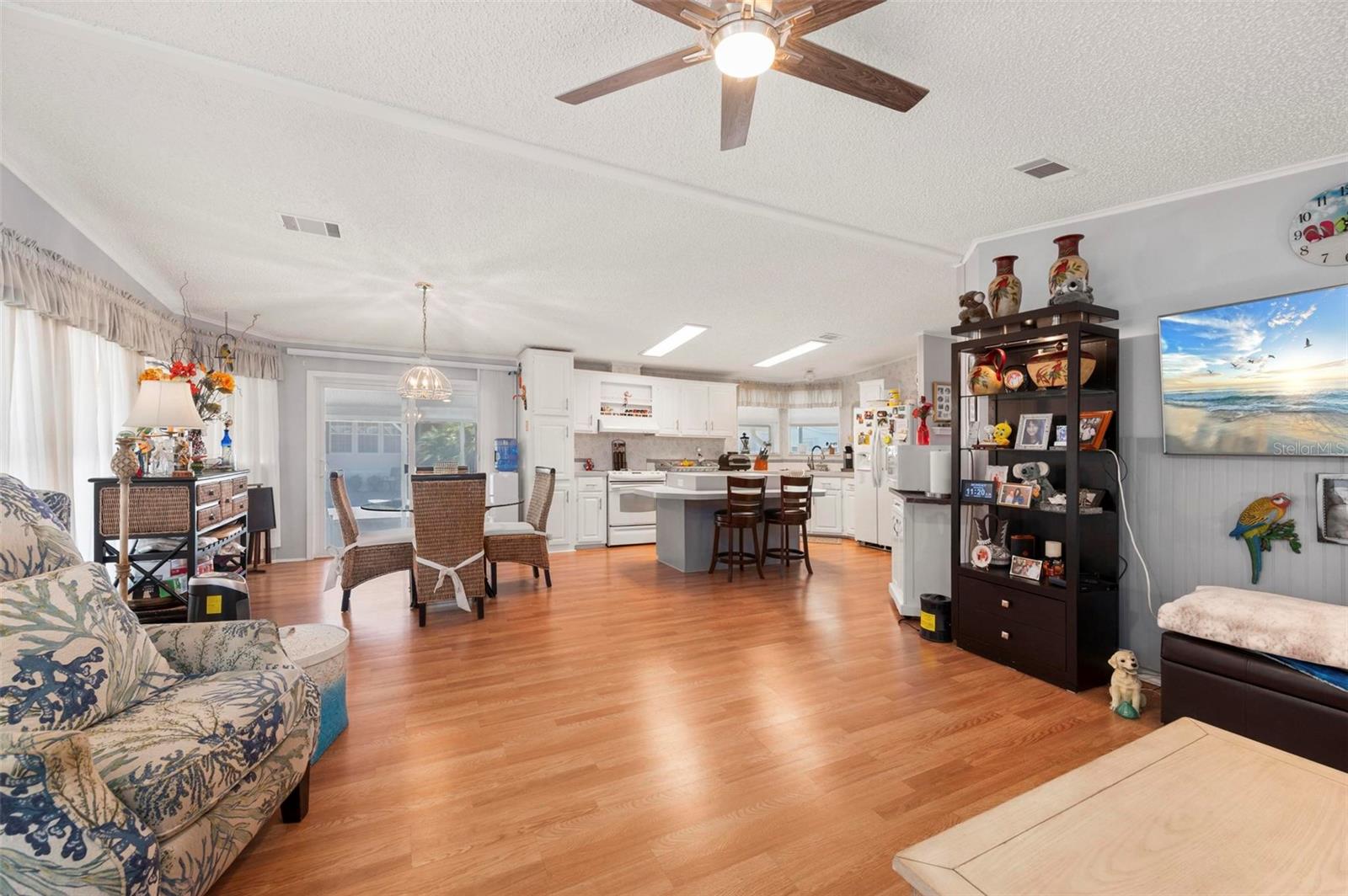 Image 18 of 68 For 1000 Kings Highway 247