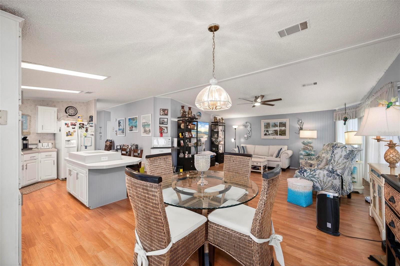 Image 19 of 68 For 1000 Kings Highway 247