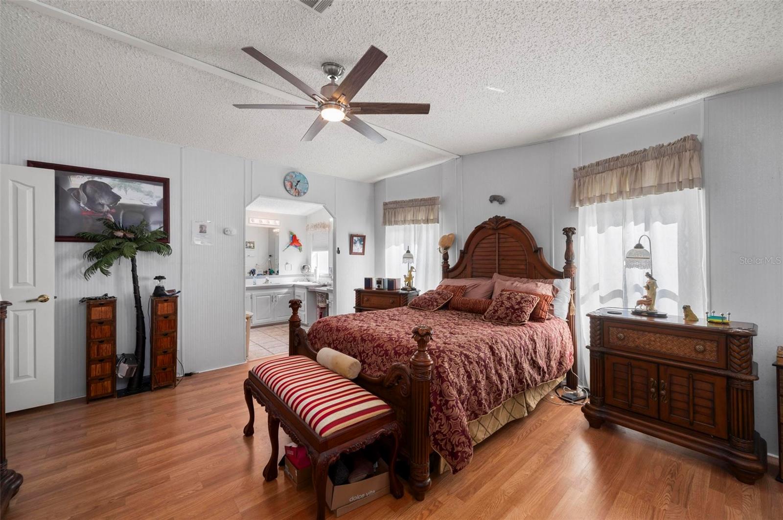 Image 22 of 68 For 1000 Kings Highway 247